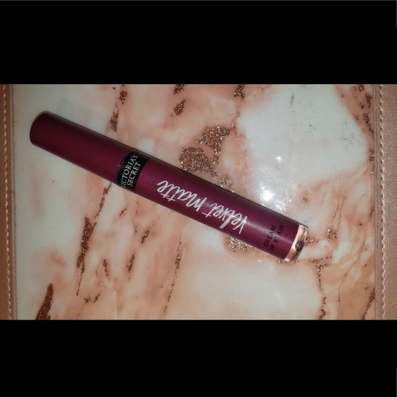 Victoria’s Secret Velvet Matte Cream Lip Stain - Picture 1 of 1